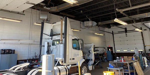 Albertsons, Vons, and Pavilions zero emission trailer freight truck.